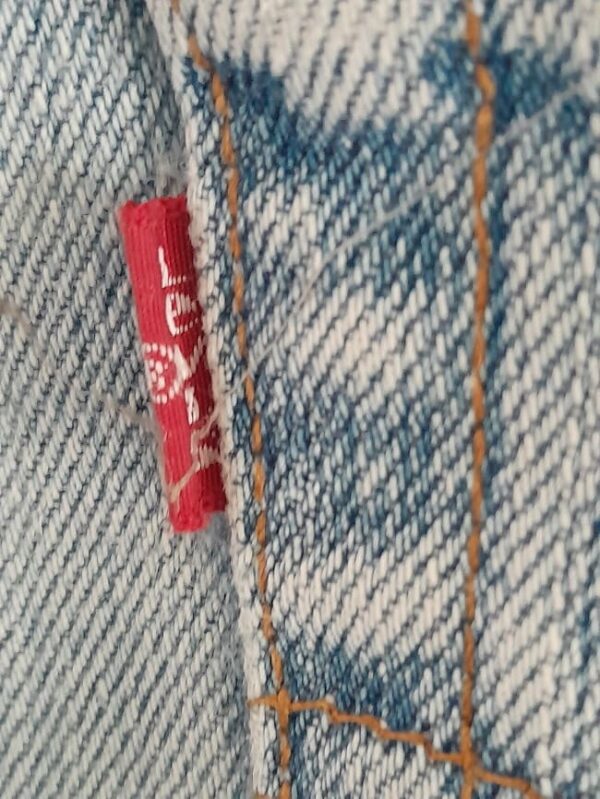 Short-Bermuda Levi's 501 Original ( Vendu ) – Image 2