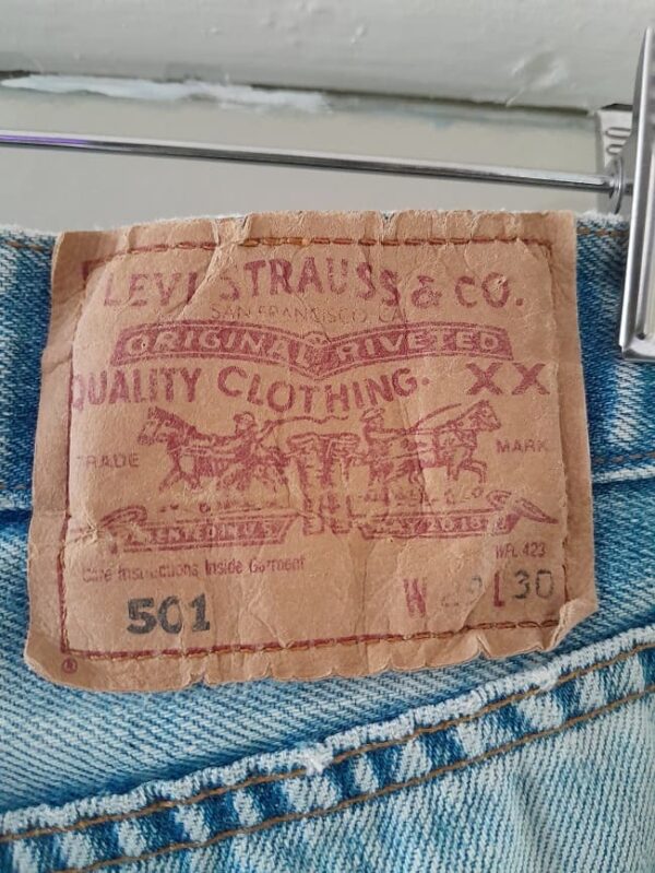 Short-Bermuda Levi's 501 Original ( Vendu ) – Image 3