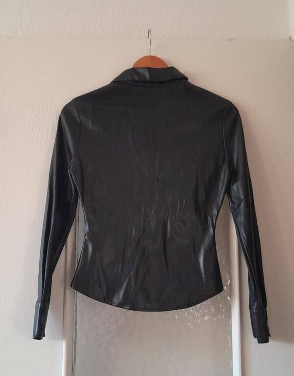 Zara Chemise Drapée Similicuir – Image 6