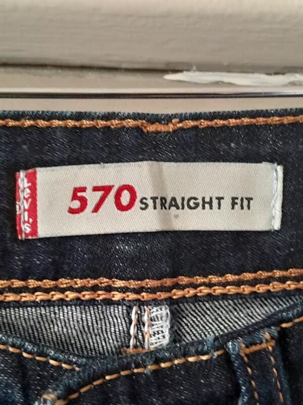 Jean Levi's 570 Straight Fit – Image 4