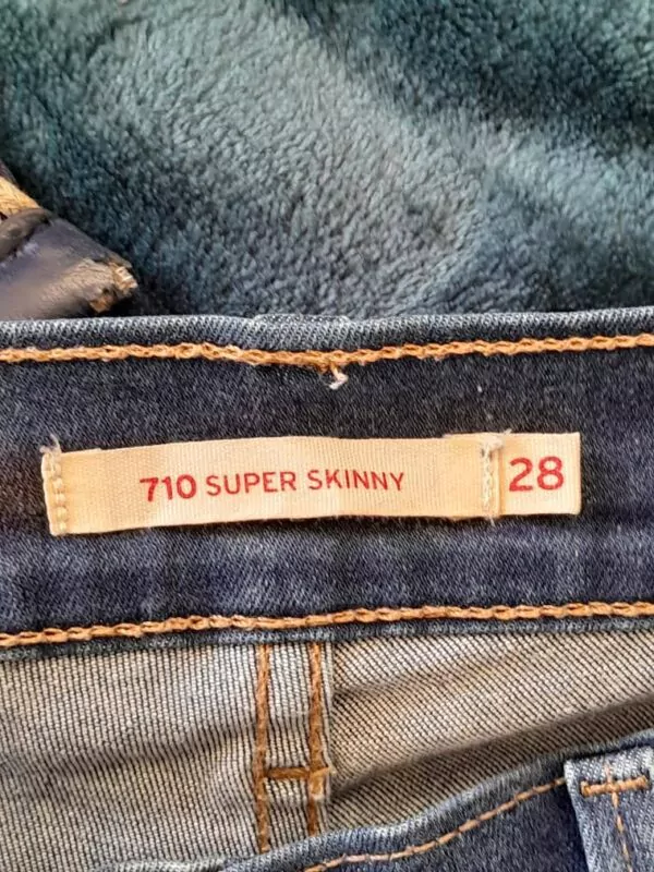 Jean Levi's 710 Super Skinny – Image 10