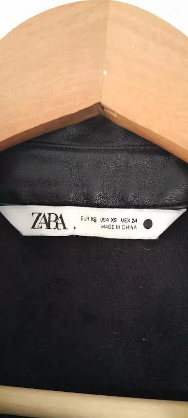 Zara Chemise Drapée Similicuir – Image 3