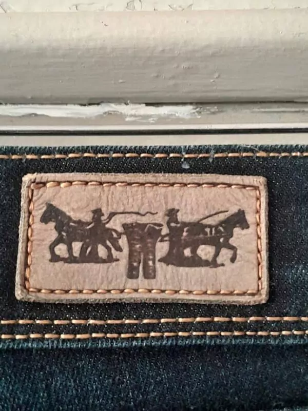 Jean Levi's 570 Straight Fit – Image 6